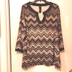 🎯 3 FOR $25 - Chevron Studded Neckline